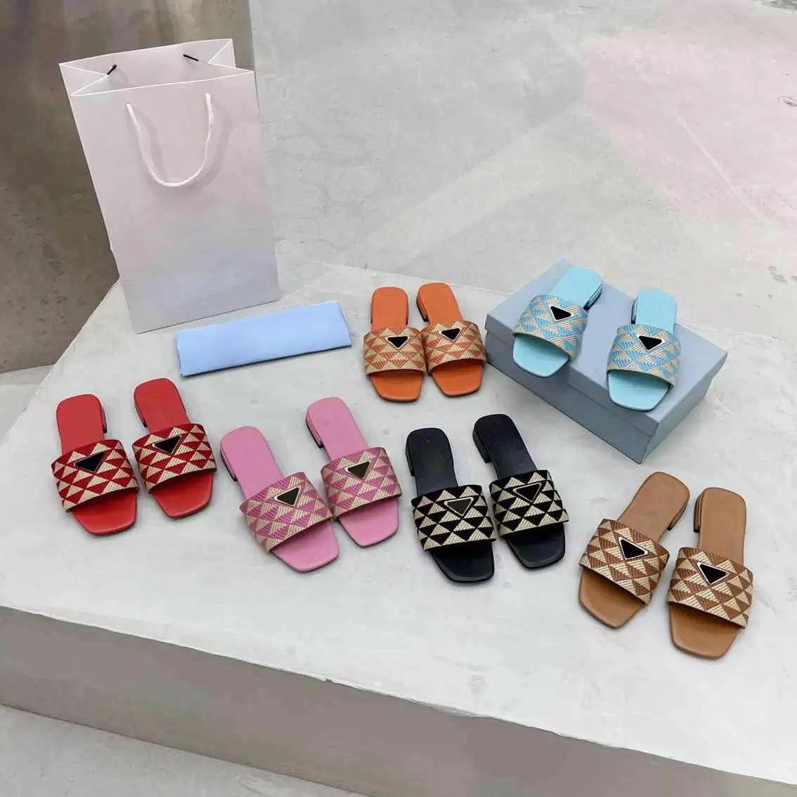 Embroidered Fabric Slides Designer Slippers Black Beige Multicolor Embroidery Mules Women Luxury Home Flip Flops Casual Sandals Summer Flat Slide size 35-43
Embroidered Fabric Slides Designer Slippers Black Beige Multicolor Embroidery Mules Women Luxury Home Flip Flops Casual Sandals Summer Flat Slide size 35-43
