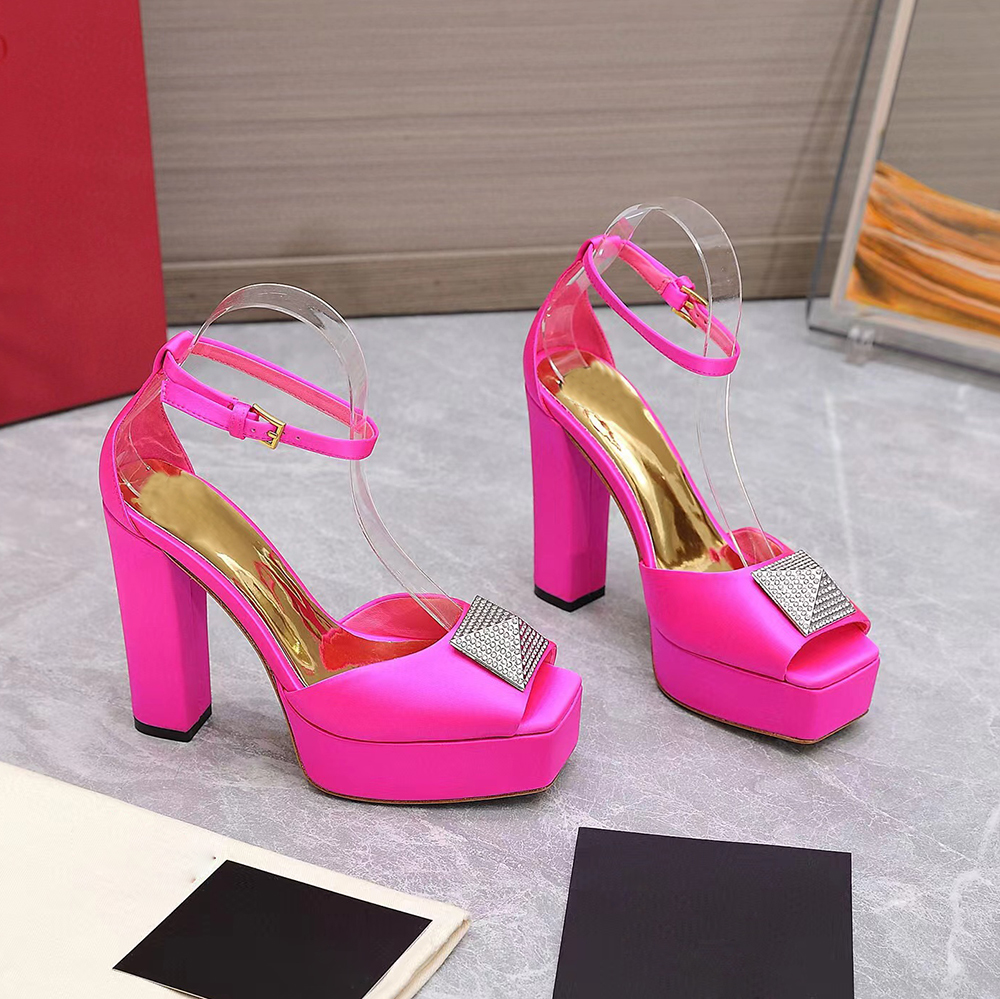 satin platform Platform Pumps Shoes Rhinestone ornament buckle rose red chunky Heel Square toe Women 130mm Luxury Designers banquet party ladies factory footwear, 10# 9.5cm
satin platform Platform Pumps Shoes Rhinestone ornament buckle rose red chunky Heel Square toe Women 130mm Luxury Designers banquet party ladies factory footwear, 10# 9.5cm