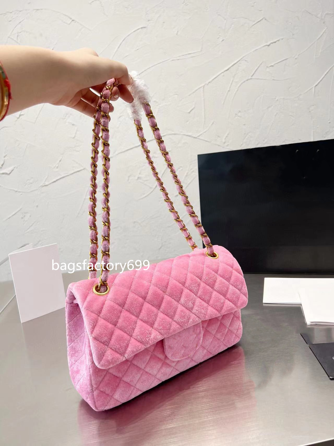 2022 designer handbag shoulder chain bag flap of the clutch bag bag purse check velvet purse thread double letters solid iron buckle waist square stripe women luxury h, Box
2022 designer handbag shoulder chain bag flap of the clutch bag bag purse check velvet purse thread double letters solid iron buckle waist square stripe women luxury h, Box