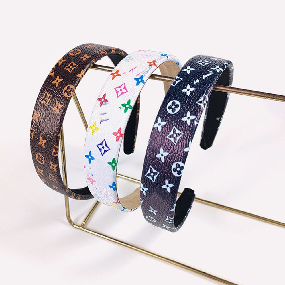 Brand Designer Letter PU Leather Headbands Wide Edge Knotted Hair Hoop Headwear Hair Jewelry Accessories for Women Girls Headwrap
Brand Designer Letter PU Leather Headbands Wide Edge Knotted Hair Hoop Headwear Hair Jewelry Accessories for Women Girls Headwrap