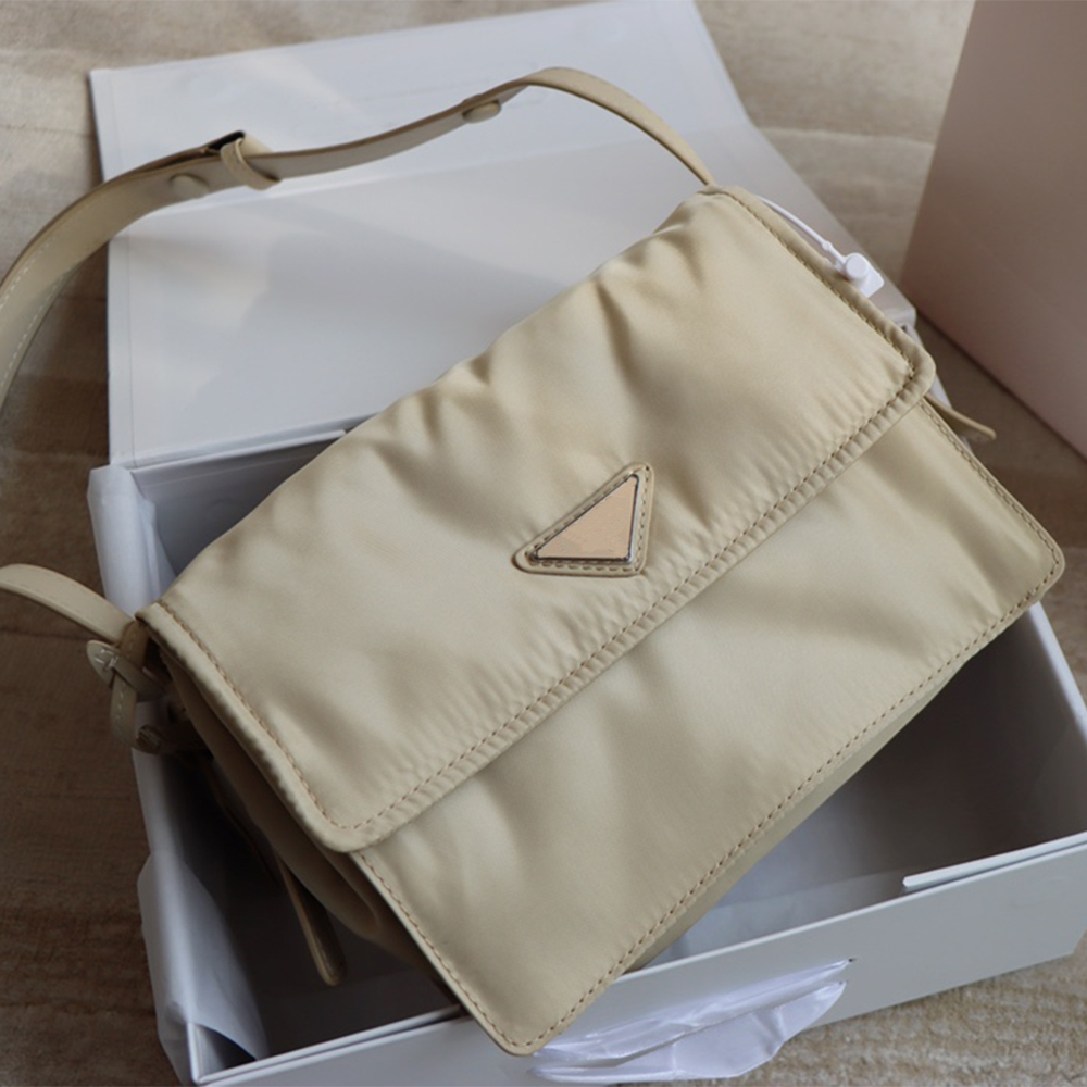 Women's Trend Bags Simple Solid Color Water-repellent Korean Version Nylon Fabric High Quality Classic Handbag Gift Lady Women, Option 3
Women's Trend Bags Simple Solid Color Water-repellent Korean Version Nylon Fabric High Quality Classic Handbag Gift Lady Women, Option 3