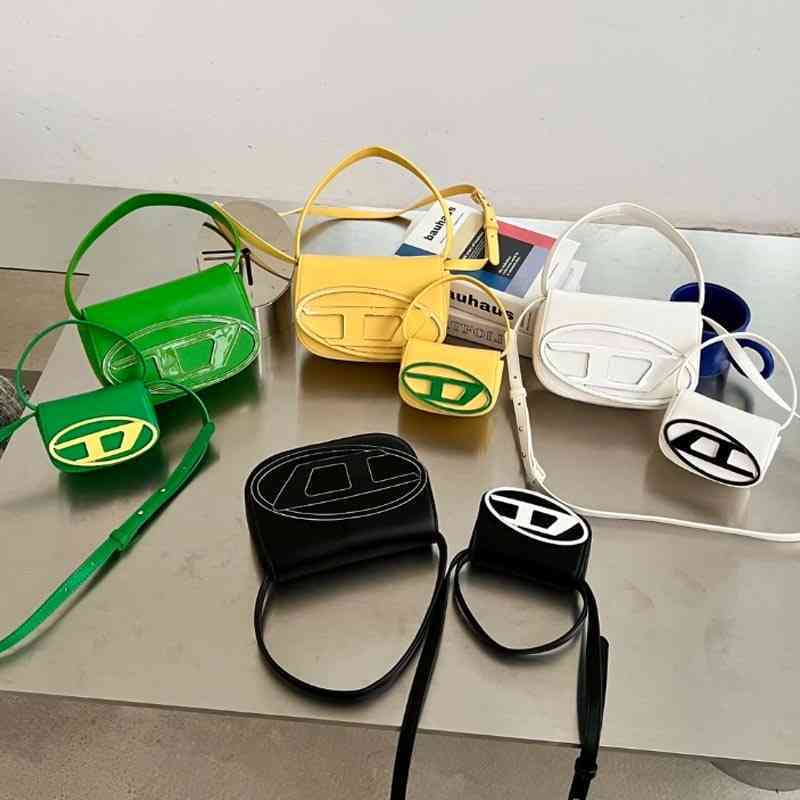 Shoulder Bags diese Contrast Color Messenger Bag Mini Armpit Bag Small Round Bag Personality Versatile Women's Handbag 220616, There is no logo inside the bag
Shoulder Bags diese Contrast Color Messenger Bag Mini Armpit Bag Small Round Bag Personality Versatile Women's Handbag 220616, There is no logo inside the bag