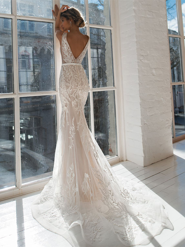 Elegant Mermaid Wedding Dresses Sleeveless Deep V Neck Sequins Appliques Bridal Gowns 3D Lace Train Hollow Ruffles Bridal Gowns Sweep Train Vestido de
