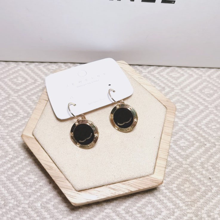 20style Simple 18K Gold Plated Letters Stud 925 Silver Luxury Brand Designers Geometric Famous Women Circle Crystal Rhinestone Pearl Earring Wedding Party Jewelry
20style Simple 18K Gold Plated Letters Stud 925 Silver Luxury Brand Designers Geometric Famous Women Circle Crystal Rhinestone Pearl Earring Wedding Party Jewelry