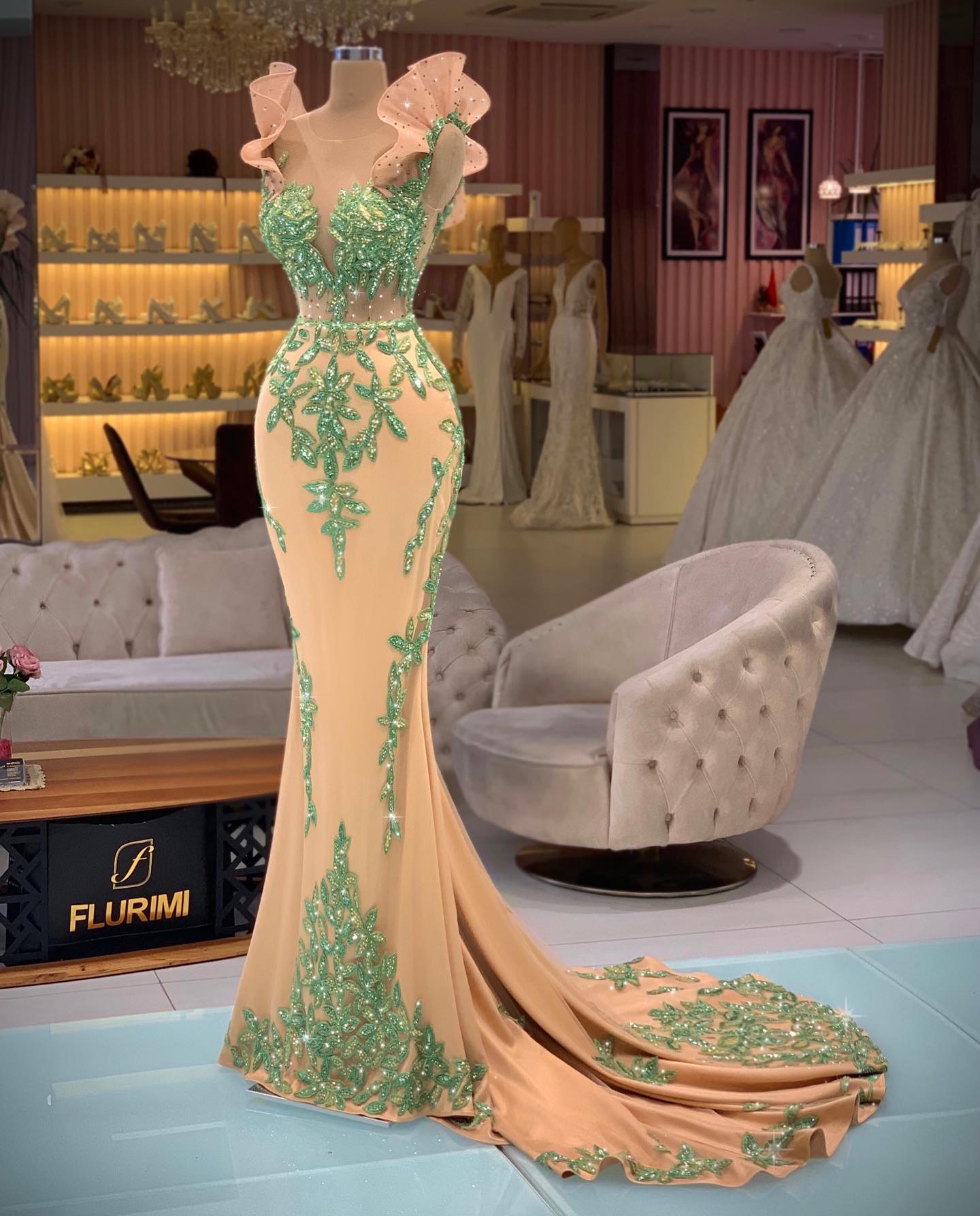 Gorgeous Mermaid Prom Dresses Sheer Bateau Neckline Evening Gowns Beaded Appliqued Sweep Train Special Occasion Formal Wear