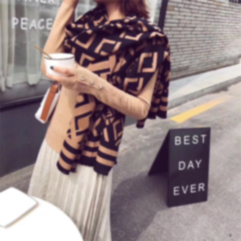 180x70cm Big Size F brand Women Scarf Printed embroidery Scarfs Silk Winter Print Foulard Satin Square Head Scarves Women Luxury Designer Shawls
180x70cm Big Size F brand Women Scarf Printed embroidery Scarfs Silk Winter Print Foulard Satin Square Head Scarves Women Luxury Designer Shawls