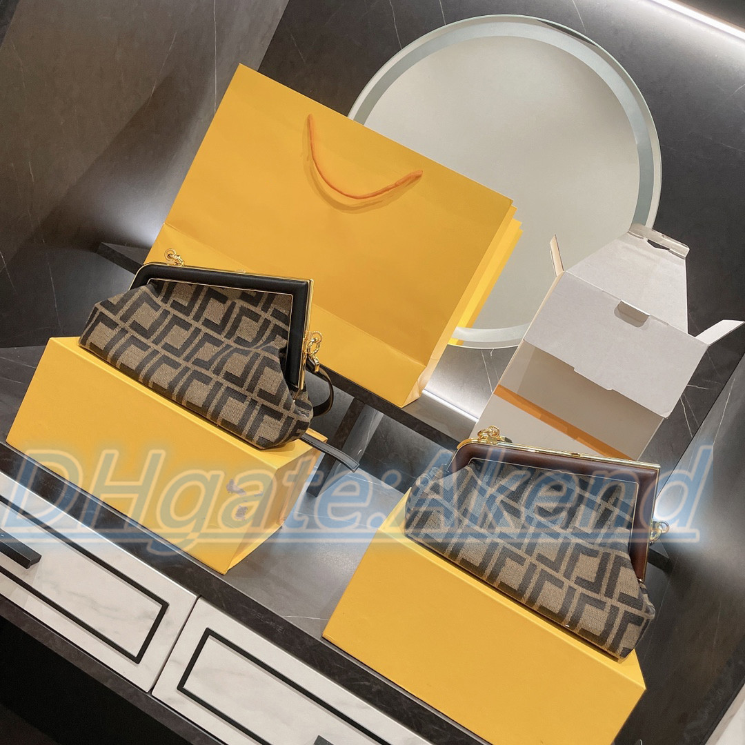 Top quality Luxury Fend First clutch Bag large leather handbags classic with shoulder strap Women's men wallet Designer fashion tote handbag Shoulder crossbody Bags, Box
Top quality Luxury Fend First clutch Bag large leather handbags classic with shoulder strap Women's men wallet Designer fashion tote handbag Shoulder crossbody Bags, Box