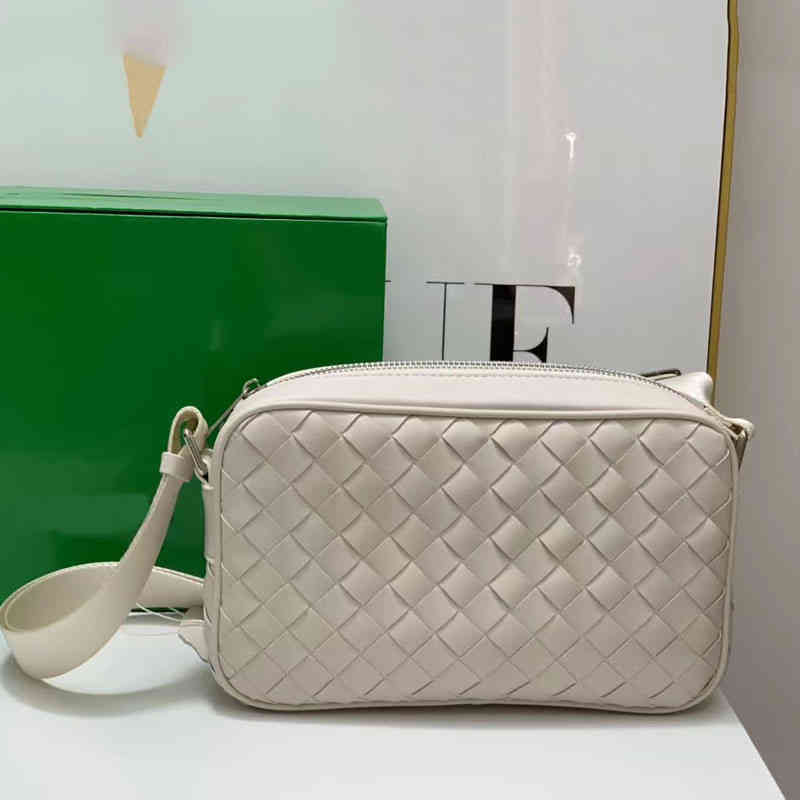 Shoulder Bags Satchel Designer Large Capacity Weav Camera Bag Women Men Leather Crossbody Bag Lady Underarm Shopping Handbags 220829, White
Shoulder Bags Satchel Designer Large Capacity Weav Camera Bag Women Men Leather Crossbody Bag Lady Underarm Shopping Handbags 220829, White