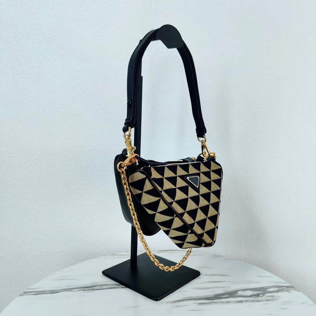 2022 Lingge full leather twin bag calfskin hand chain bag ladies triangle fashion high quality new retro luxury designer popular all-match diagonal shoulde handbag, Box
2022 Lingge full leather twin bag calfskin hand chain bag ladies triangle fashion high quality new retro luxury designer popular all-match diagonal shoulde handbag, Box