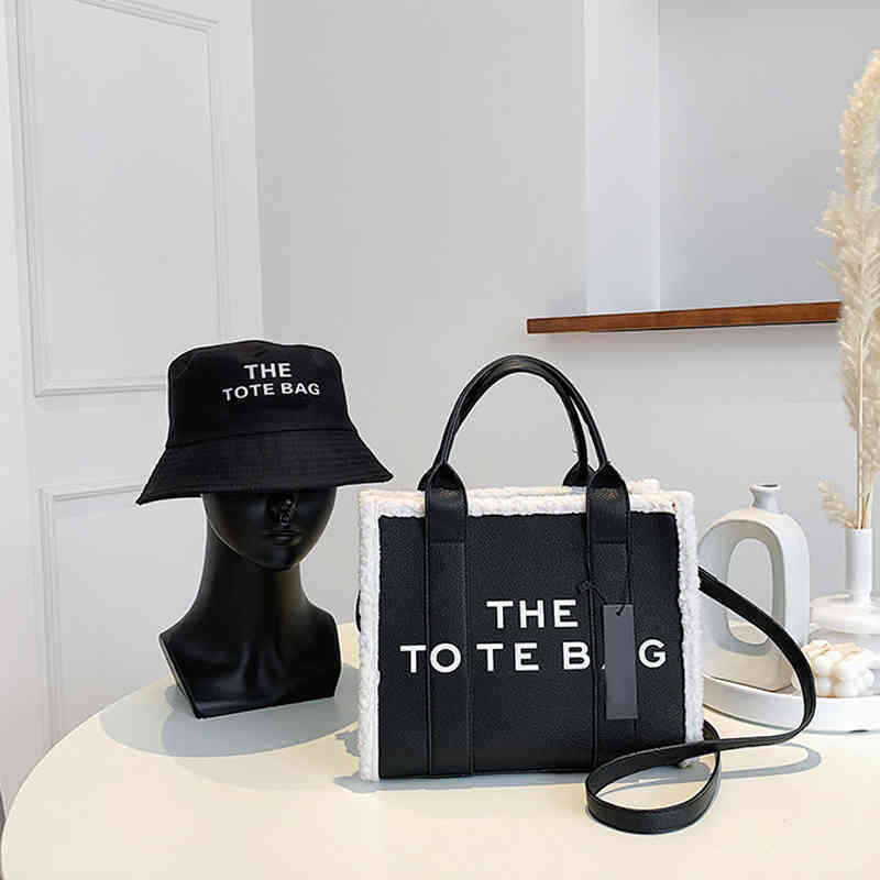 Totes MARC Winter the Tote Bag Women's Handbag Texture Designer Handbag Luxury Shopping Bag Single Shoulder Diagonal Span with Hat 220803, Marcbag-red
Totes MARC Winter the Tote Bag Women's Handbag Texture Designer Handbag Luxury Shopping Bag Single Shoulder Diagonal Span with Hat 220803, Marcbag-red