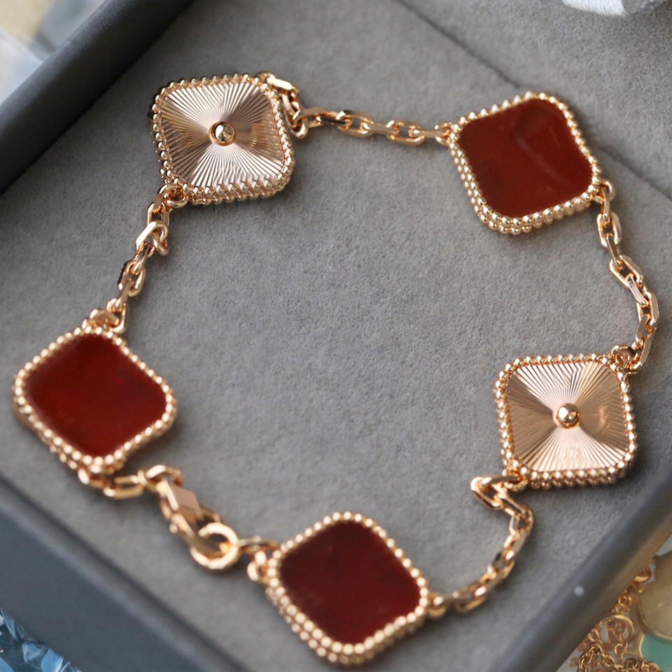 Clover Bracelet Bangle For Woman Four Leaf Clover Bracelets Gold Chain Links Designer Braclets Love Armband Love Bangles Moissanite Chain Braclet Pulsera
Clover Bracelet Bangle For Woman Four Leaf Clover Bracelets Gold Chain Links Designer Braclets Love Armband Love Bangles Moissanite Chain Braclet Pulsera