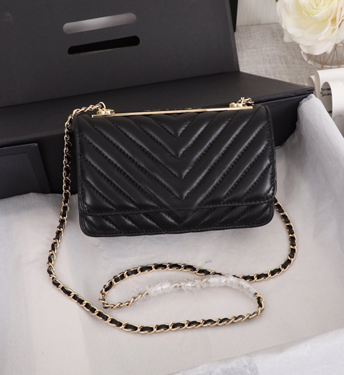 Womens Lambskin V Plaid Quilted WOC Bag Metal Hardware Luxury Designer Crossbody Chain shoulder bags clutch lady flap messenger card holder purse 19cm, V plaid metal
Womens Lambskin V Plaid Quilted WOC Bag Metal Hardware Luxury Designer Crossbody Chain shoulder bags clutch lady flap messenger card holder purse 19cm, V plaid metal