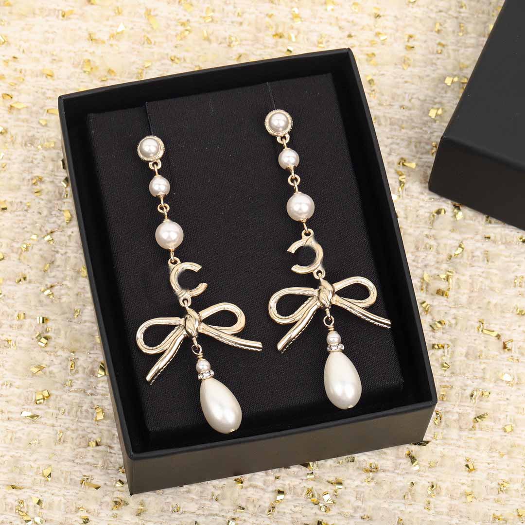 2022 Top quality charm drop earring with nature shell beads and knot shape in 18k gold plated for women weddng jewelry gift have box stamp PS7029A
2022 Top quality charm drop earring with nature shell beads and knot shape in 18k gold plated for women weddng jewelry gift have box stamp PS7029A
