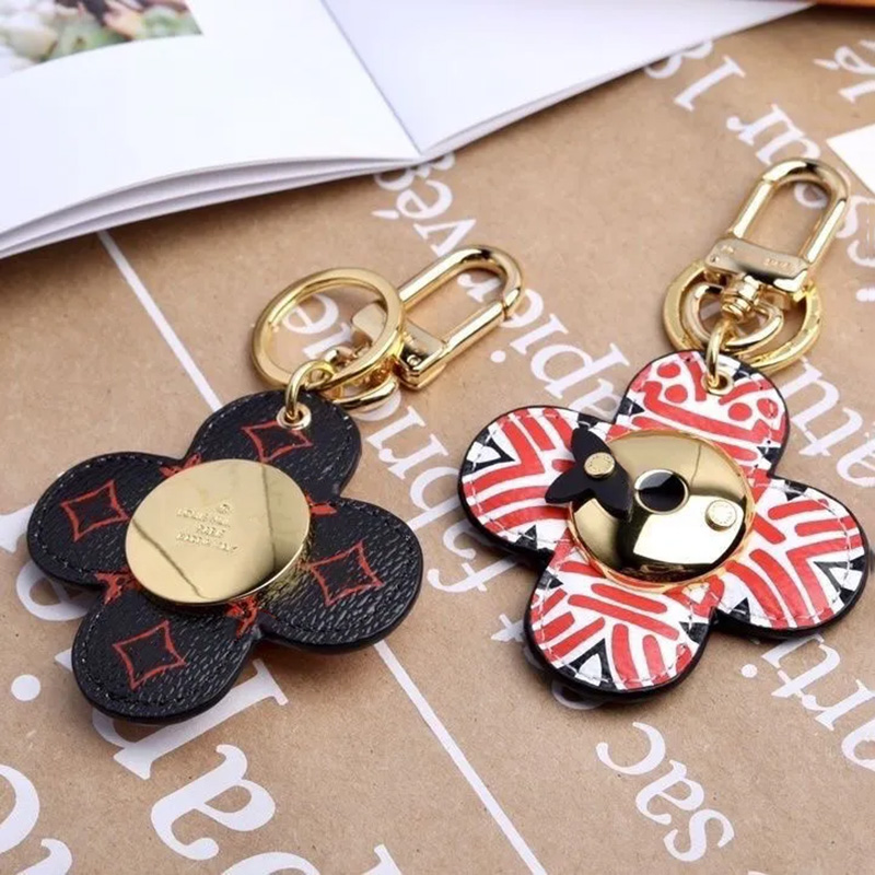 Keychain old flower black and red double-sided designers keychains clover florals bubble leather keychain couple floral high quality key chain good
Keychain old flower black and red double-sided designers keychains clover florals bubble leather keychain couple floral high quality key chain good