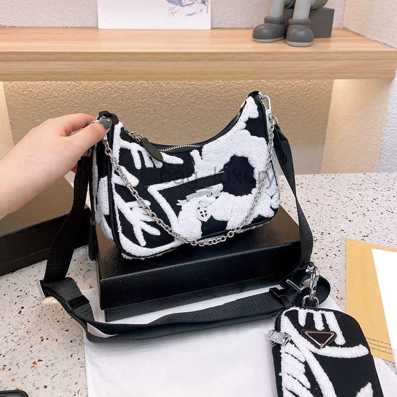 Shoulder Bags Bags Designer Shoulder Woman Fashion Crossbody Bag Stylish Terry Wallets With Mini Purses Women Letter Print Beach Bag High Qu, Red
Shoulder Bags Bags Designer Shoulder Woman Fashion Crossbody Bag Stylish Terry Wallets With Mini Purses Women Letter Print Beach Bag High Qu, Red