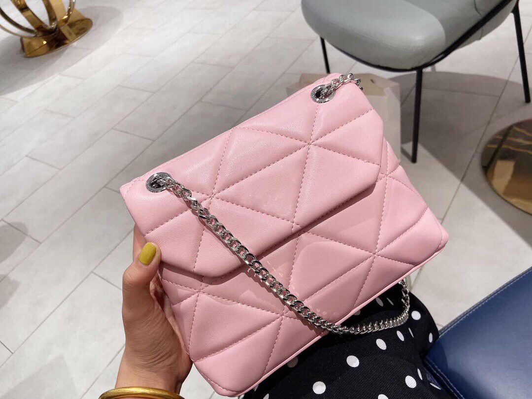 Large-capacity Shoulder Bags Cross Body luxurys Brand Designer Fashion Soft Womens Bag Handbags ladies Chains Clutch High Quality Totes Cute, Option 4
Large-capacity Shoulder Bags Cross Body luxurys Brand Designer Fashion Soft Womens Bag Handbags ladies Chains Clutch High Quality Totes Cute, Option 4