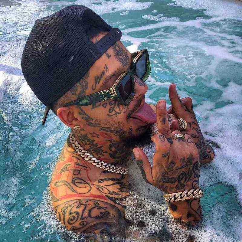 Designer Millionaires Sunglasses Cycle Luxurious Fashion Sport For Woman Mens European And American Millionar Oversized Vintage Baseball White Sun Glasses
Designer Millionaires Sunglasses Cycle Luxurious Fashion Sport For Woman Mens European And American Millionar Oversized Vintage Baseball White Sun Glasses