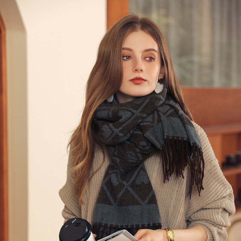 Scarf Luxury Cashmere Scarfs Designer For Women man Pure Cotton Soft Scarves High Quality Long with Packing Winter Long Shawls Full Printed Plaid Print Colours
Scarf Luxury Cashmere Scarfs Designer For Women man Pure Cotton Soft Scarves High Quality Long with Packing Winter Long Shawls Full Printed Plaid Print Colours