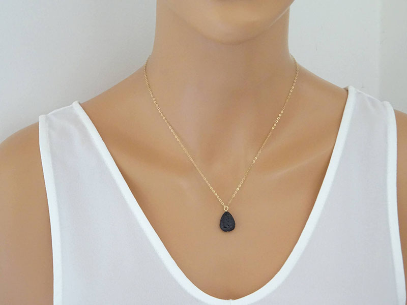 Natural Stone Lava Diffuser Necklace 18K Gold Fill Essential Oil Angel Teardrop Lava Necklaces for Women Ladies Jewelry Top Quality Hot Selling