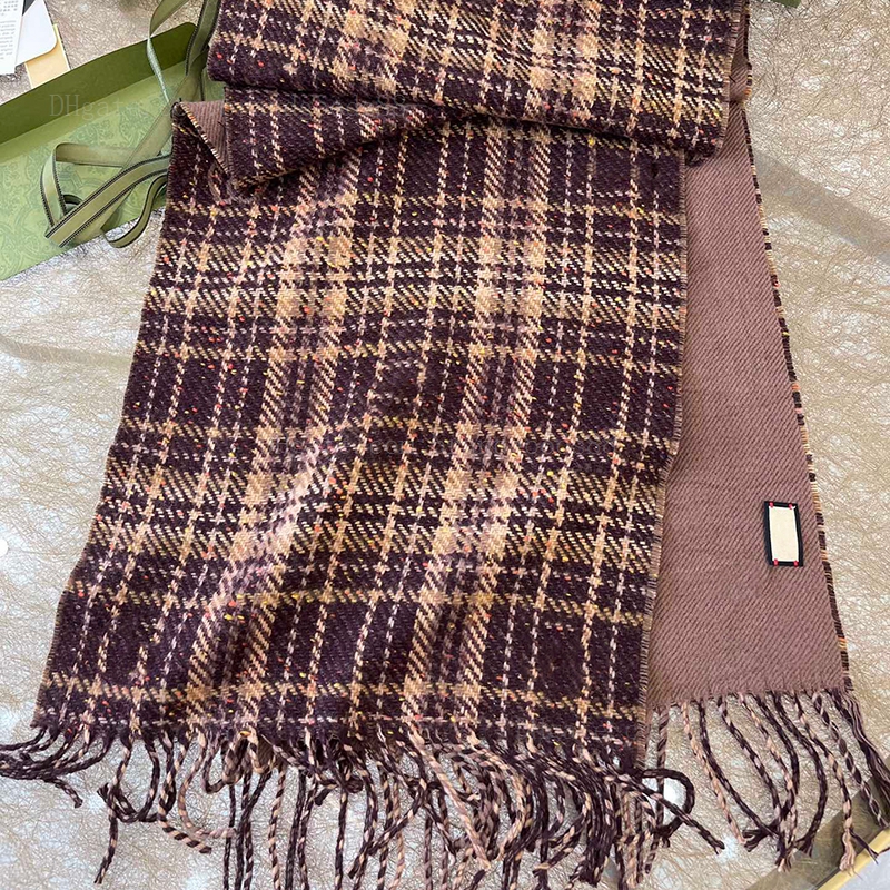 Designer Scarf Classic Plaid Long Jacquard shawl Winter Lady scarves Skin-friendly Warm Modeling versatile Wool Wholesale Outdoor Fashion neck scarf for women
Designer Scarf Classic Plaid Long Jacquard shawl Winter Lady scarves Skin-friendly Warm Modeling versatile Wool Wholesale Outdoor Fashion neck scarf for women