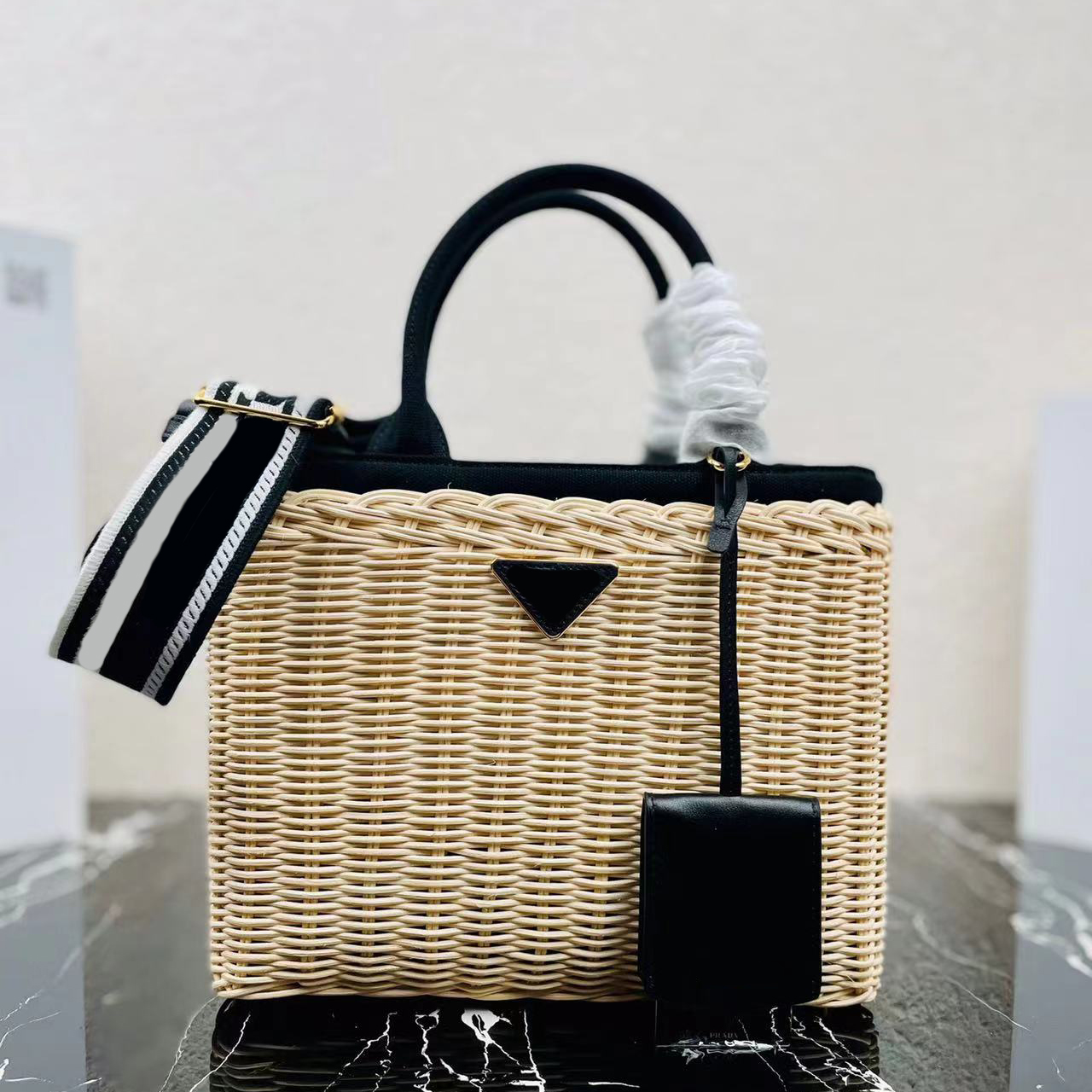 Luxury handbags ladies famous brand bags fashion leather handmade art top hand-made small square bags simple cute retro large capacity texture style bag designer, Box
Luxury handbags ladies famous brand bags fashion leather handmade art top hand-made small square bags simple cute retro large capacity texture style bag designer, Box