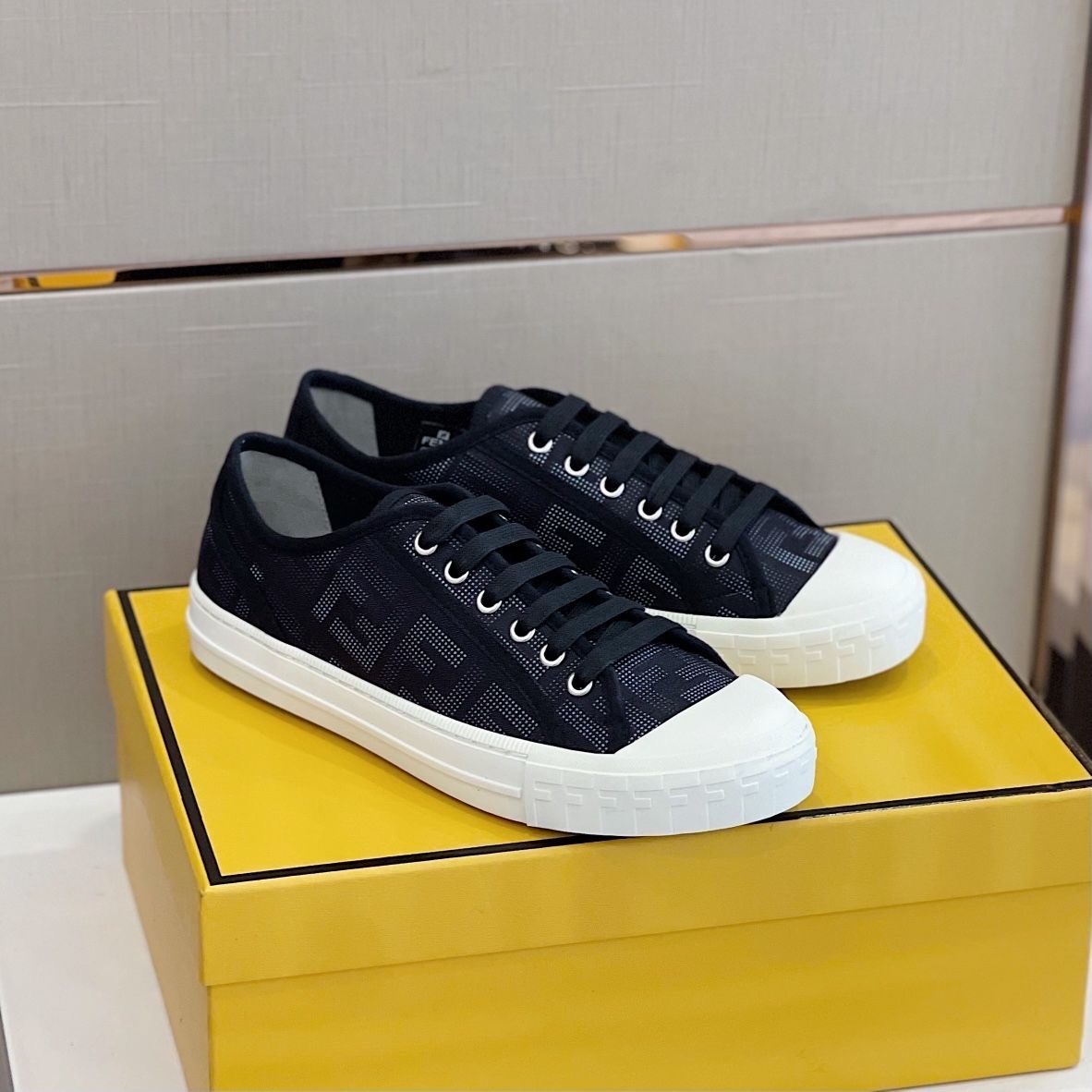 Domino shoes brown fabric low top sneakers men Designer Casual Shoes Fashion Canvas Ladies Outdoor Walikng Shoe High Quality Shoes 05
Domino shoes brown fabric low top sneakers men Designer Casual Shoes Fashion Canvas Ladies Outdoor Walikng Shoe High Quality Shoes 05
