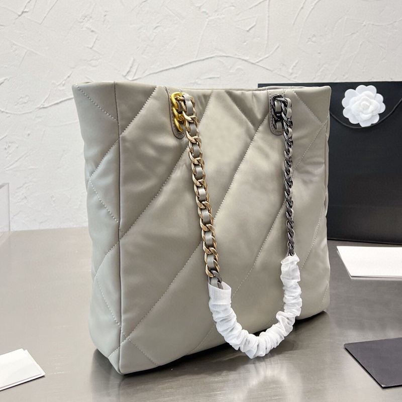 Top quality original totes embroidery Luxurys Designers Bags for women embroidered Diamond lattice large casual shopping bag chain handbag tote Cross body, Package
Top quality original totes embroidery Luxurys Designers Bags for women embroidered Diamond lattice large casual shopping bag chain handbag tote Cross body, Package