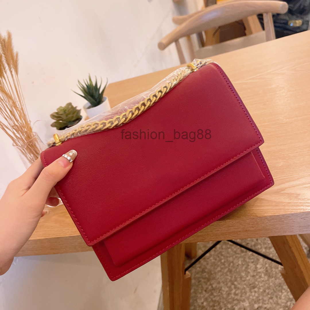 Women's bag European and American fashion messenger bag leather material color gold chain cm large discount with 2022, Red
Women's bag European and American fashion messenger bag leather material color gold chain cm large discount with 2022, Red