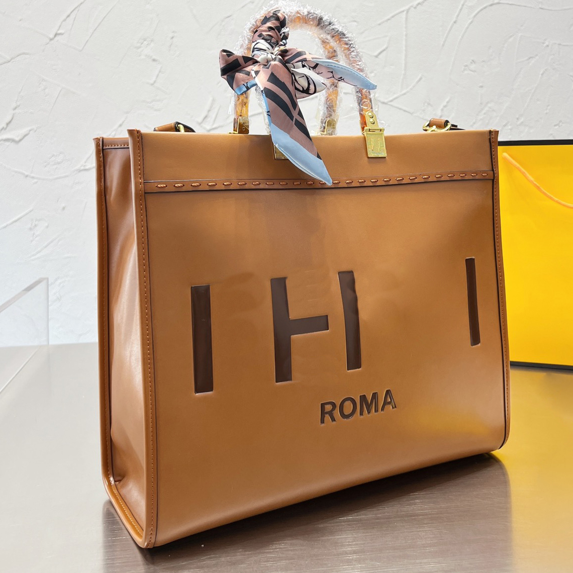Sunshine Handbag Tote Bag Women Shoulder Bags Fashion Bags Genuine Leather High Quality Removable Strap Large Capacity Package Silk Scarf, No box
Sunshine Handbag Tote Bag Women Shoulder Bags Fashion Bags Genuine Leather High Quality Removable Strap Large Capacity Package Silk Scarf, No box