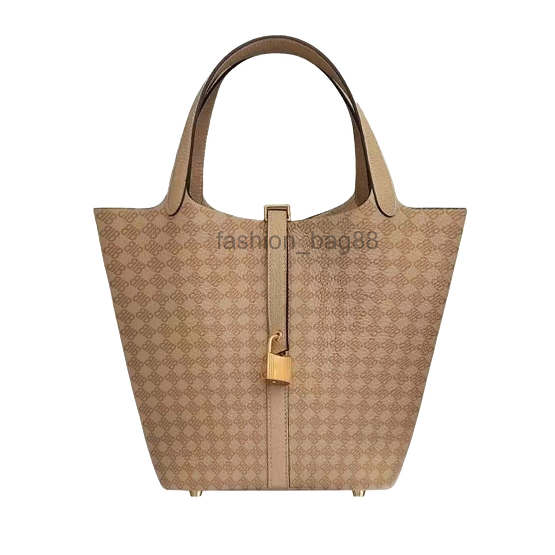 Messenger bag Designer Classic Brand H Luxury Bag cm Vegetable Basket Grey High Quality Genuine Leather Fashion 2022
Messenger bag Designer Classic Brand H Luxury Bag cm Vegetable Basket Grey High Quality Genuine Leather Fashion 2022