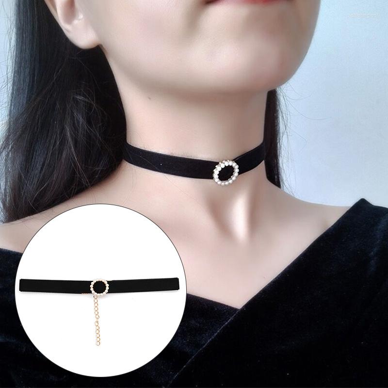 Choker Single-sided Velvet Neck Strap With Pearl Heart For Women Teens Girls Rivet Cross Collar Necklace Rock Fashion Jewelry
Choker Single-sided Velvet Neck Strap With Pearl Heart For Women Teens Girls Rivet Cross Collar Necklace Rock Fashion Jewelry