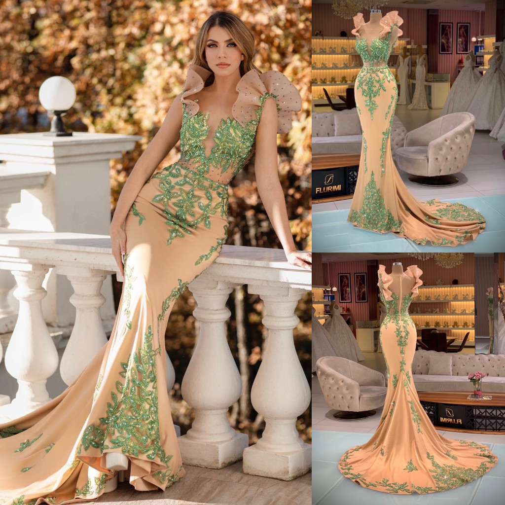 Gorgeous Mermaid Prom Dresses Sheer Bateau Neckline Evening Gowns Beaded Appliqued Sweep Train Special Occasion Formal Wear