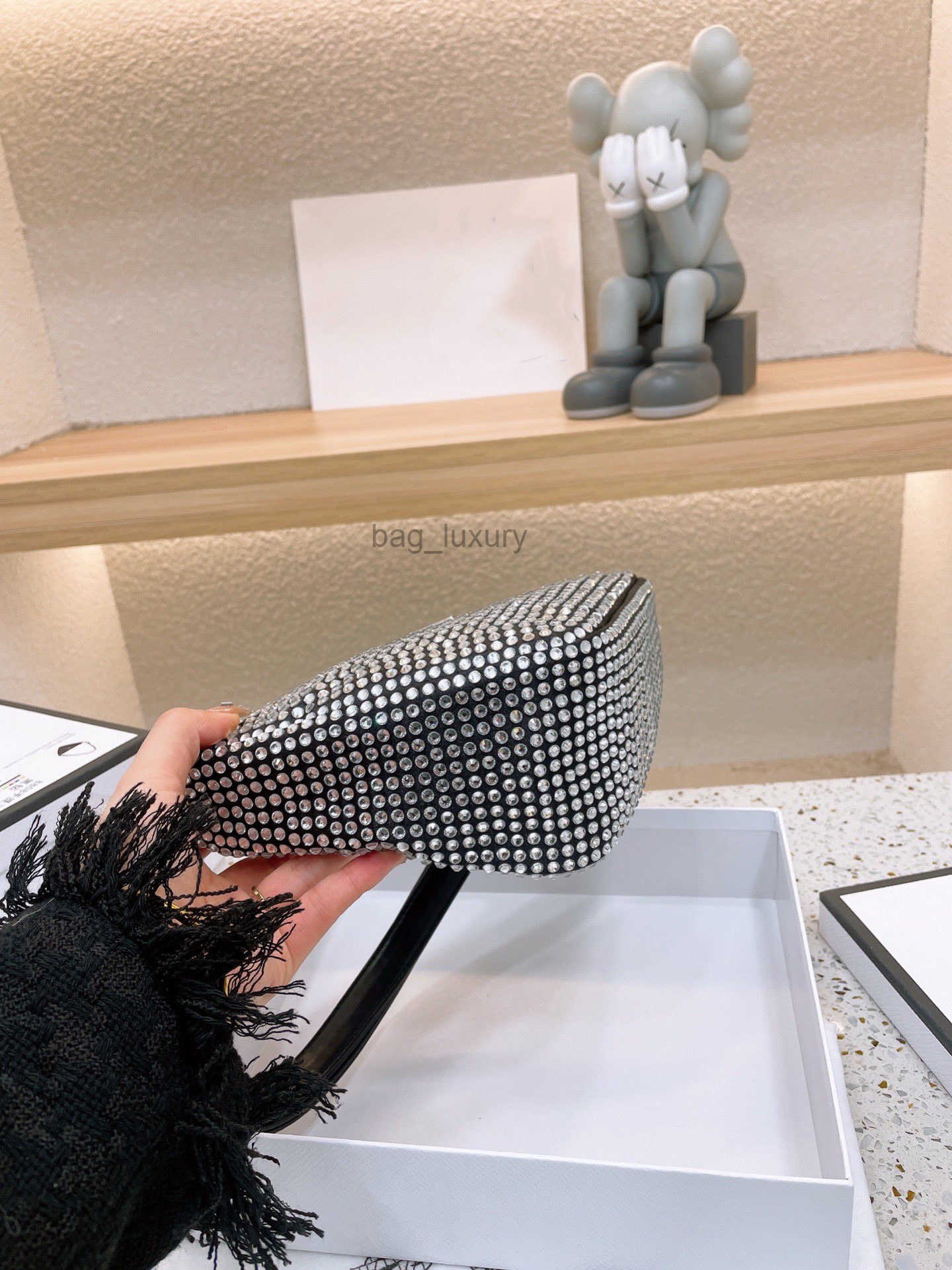 Shoulder Bags Designers triangular covered in crystals Diamante bags Luxury fashion handbags for girls Top quality Designer hobo shoulder b, 88
Shoulder Bags Designers triangular covered in crystals Diamante bags Luxury fashion handbags for girls Top quality Designer hobo shoulder b, 88