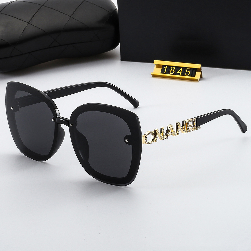 Designer Sunglasses For Women and Men Fashion Model Special UV 400 Protection Letter Leg Double Beam Frame Outdoor Brands Design Alloy Top Cyclone Sunglasses 505
Designer Sunglasses For Women and Men Fashion Model Special UV 400 Protection Letter Leg Double Beam Frame Outdoor Brands Design Alloy Top Cyclone Sunglasses 505