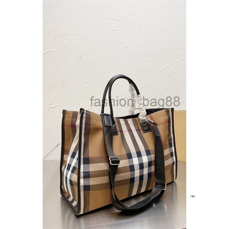 Messenger bag Designer Burbrerys Women Handbags B Europe America autumn winter portable shopping Mommy large capacity canvas color matching, 88
Messenger bag Designer Burbrerys Women Handbags B Europe America autumn winter portable shopping Mommy large capacity canvas color matching, 88