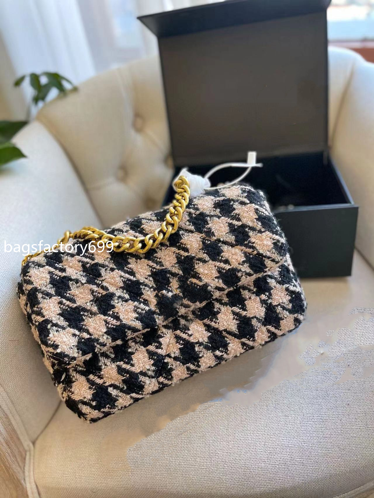 2022 Designer Women 19 Tweed Quilted Crossbody Bag Paris Brand Fashion Woc 19c Flap Shoulder Handbags Woolen Houndstooth Handbag With Coin Purse, Style 2
2022 Designer Women 19 Tweed Quilted Crossbody Bag Paris Brand Fashion Woc 19c Flap Shoulder Handbags Woolen Houndstooth Handbag With Coin Purse, Style 2