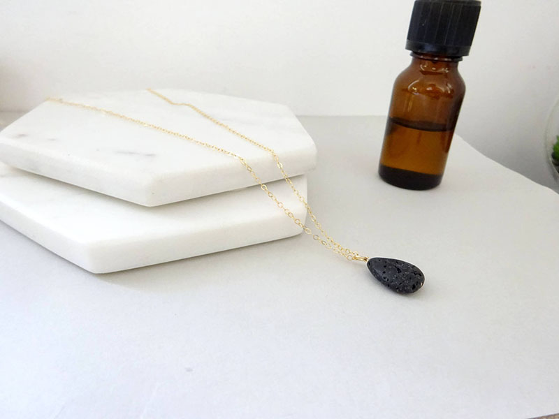 Natural Stone Lava Diffuser Necklace 18K Gold Fill Essential Oil Angel Teardrop Lava Necklaces for Women Ladies Jewelry Top Quality Hot Selling