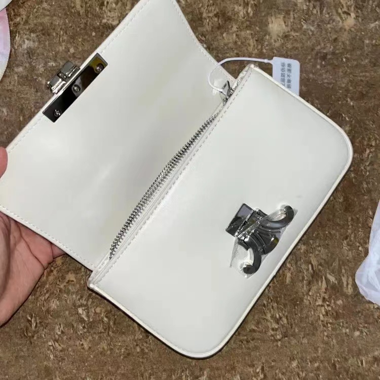 Retro design bag 2022 new summer Single Shoulder Messenger Bags high quality niche chain bag underarm bag, White
Retro design bag 2022 new summer Single Shoulder Messenger Bags high quality niche chain bag underarm bag, White