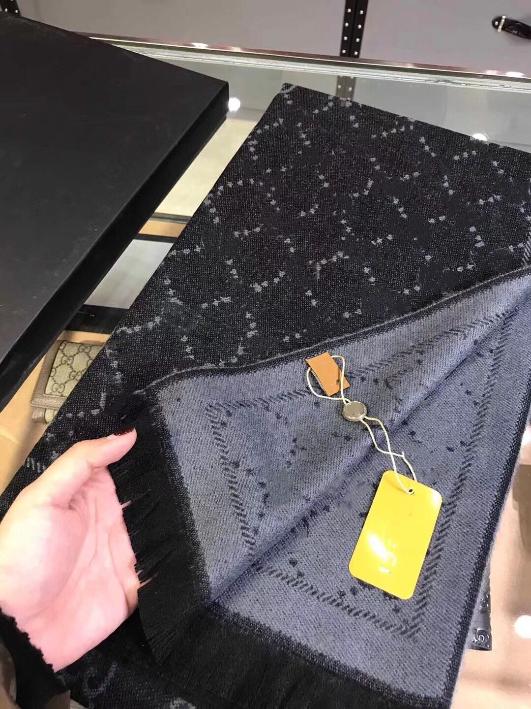 Stylish Women 100% Cashmere Scarf Full Letter Printed Scarves Soft Touch Warm Wraps With Tags Autumn Winter Long Shawls
Stylish Women 100% Cashmere Scarf Full Letter Printed Scarves Soft Touch Warm Wraps With Tags Autumn Winter Long Shawls