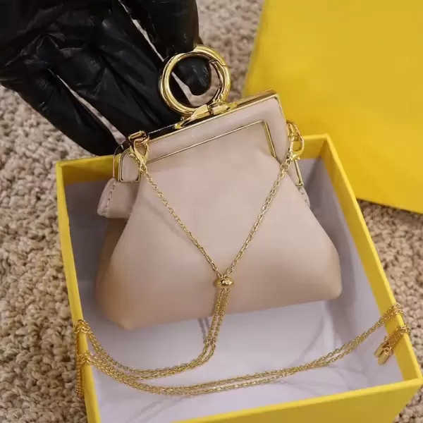 Women Genuine Leather Mini Metal Ring Evening Bags Handbags Lady Luxury Designer Lipstick Coin Purse Chain Crossbody Shoulder Bag Clutch Fas
Women Genuine Leather Mini Metal Ring Evening Bags Handbags Lady Luxury Designer Lipstick Coin Purse Chain Crossbody Shoulder Bag Clutch Fas