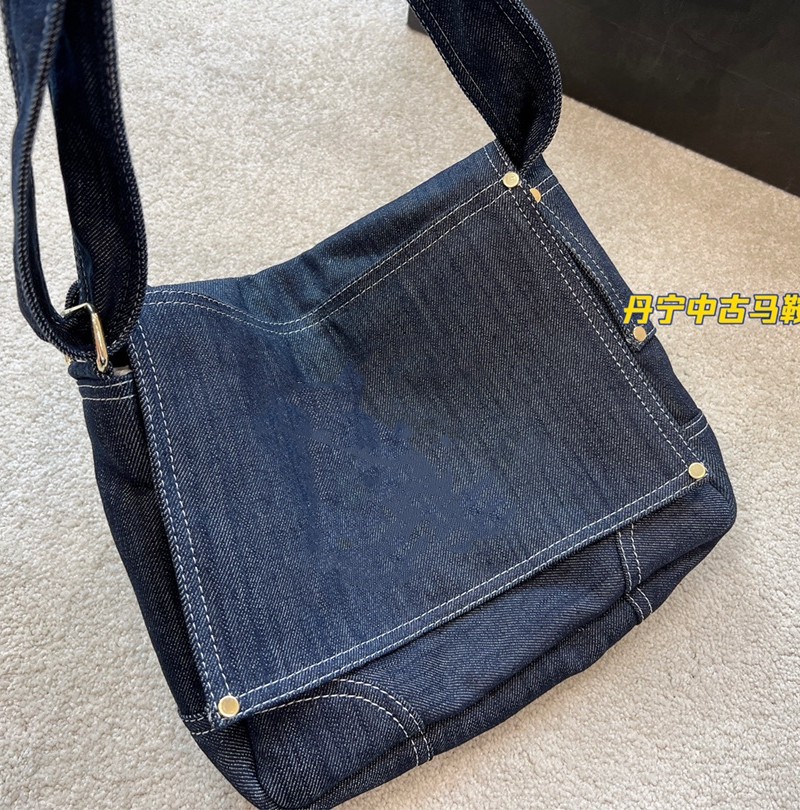 Ladies messenger bag shoulder bag denim material handbag fashion tote large capacity, Contact us to see more
Ladies messenger bag shoulder bag denim material handbag fashion tote large capacity, Contact us to see more