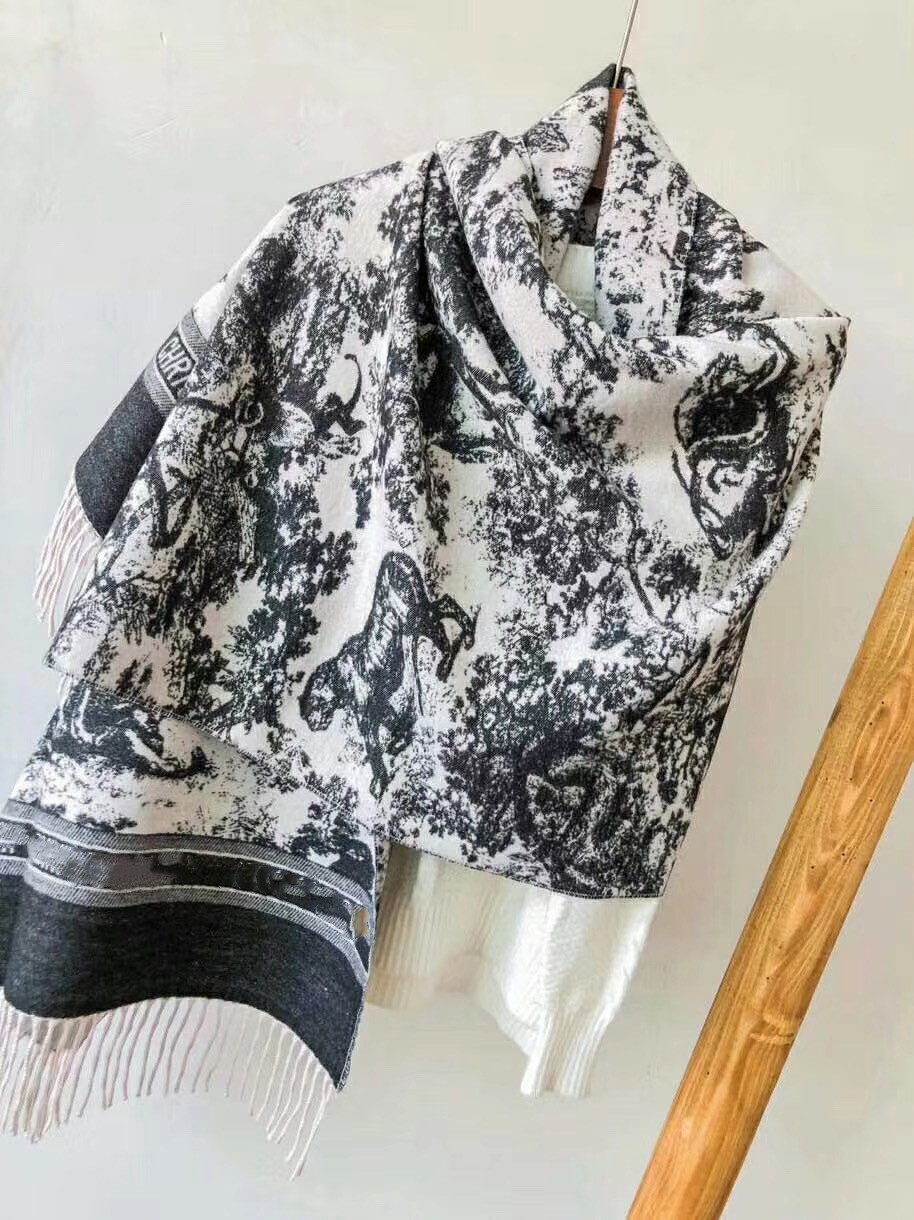 Designer Scarf Autumn winter new Zhao Liying star same 100% cashmere women's long tassel shawl
Designer Scarf Autumn winter new Zhao Liying star same 100% cashmere women's long tassel shawl