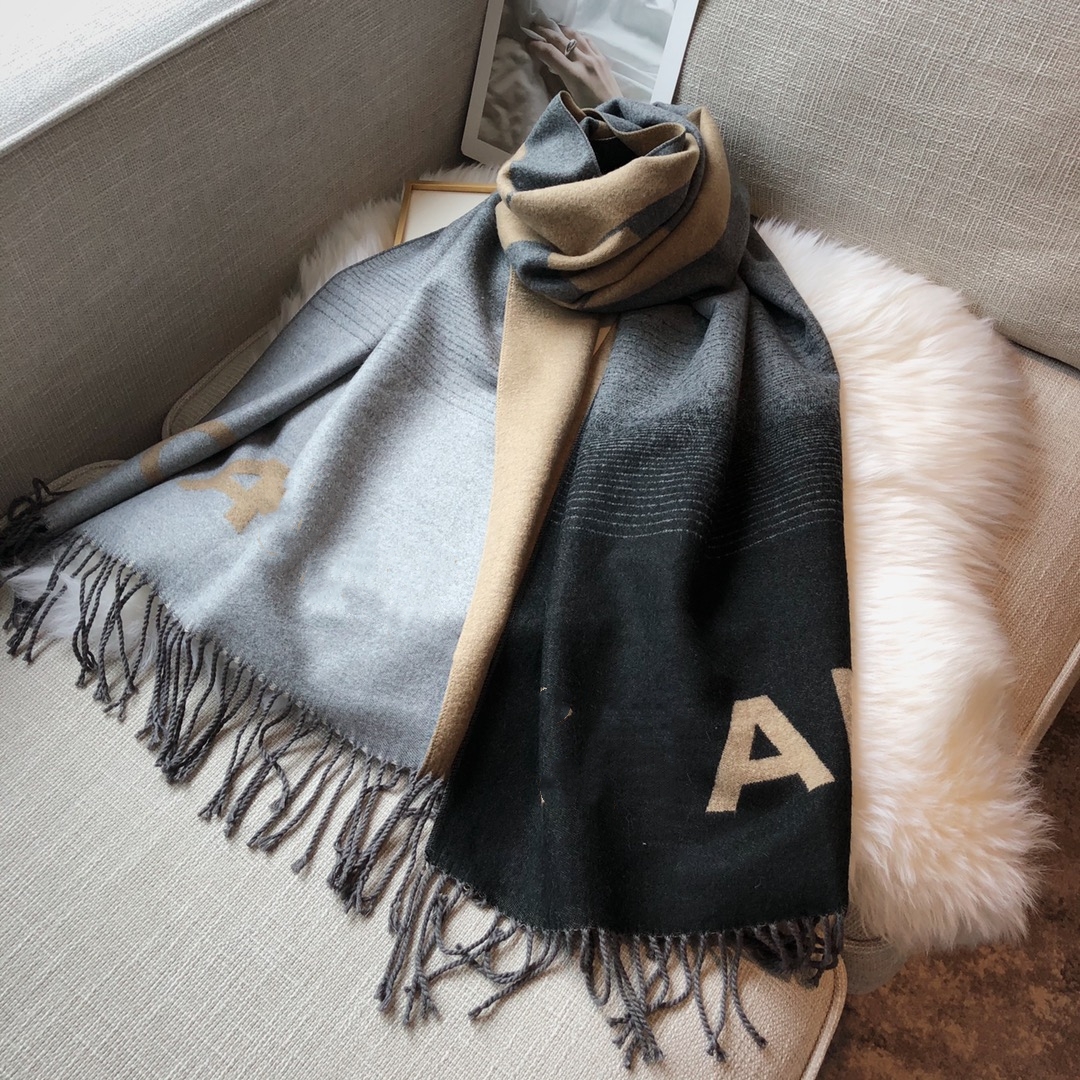 2022 Warm Designer Scarf Cashmere 6 Gradient Color Scarves Big LOGO Letter Shawl Soft Ring Fashion Winter Women Warm Wraps With Box
2022 Warm Designer Scarf Cashmere 6 Gradient Color Scarves Big LOGO Letter Shawl Soft Ring Fashion Winter Women Warm Wraps With Box