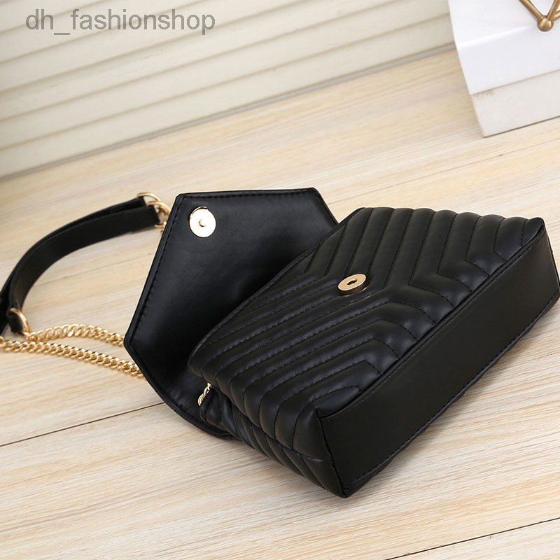 Fashion Womens Bags Handbags Crossbody Handbags Purses Designer Lady Totes Shoulder Bag Stripe Square Fat Metal Chain Handbag, Red
Fashion Womens Bags Handbags Crossbody Handbags Purses Designer Lady Totes Shoulder Bag Stripe Square Fat Metal Chain Handbag, Red