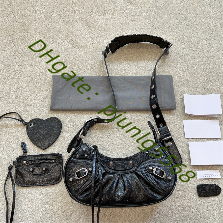 Top Quality Luxurys Designers women's shoulders bag Locomotive armpit real pickup bags women Totes designer women handbags Wallet Cross Body Purse, Blue crocodile print
Top Quality Luxurys Designers women's shoulders bag Locomotive armpit real pickup bags women Totes designer women handbags Wallet Cross Body Purse, Blue crocodile print