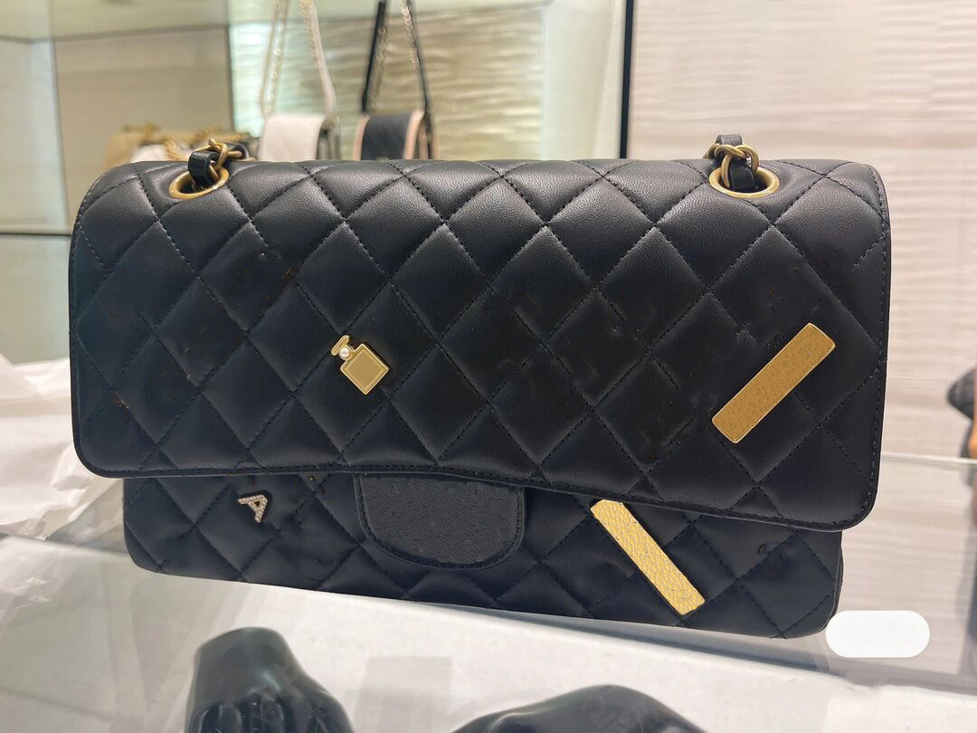 Women's designer Mini flip bags metal badge Leather Classic quilted diamond lattice hardware chain One Shoulder Messenger Bag luxury women's Sacoche handbags W94, Extra freight 
Women's designer Mini flip bags metal badge Leather Classic quilted diamond lattice hardware chain One Shoulder Messenger Bag luxury women's Sacoche handbags W94, Extra freight