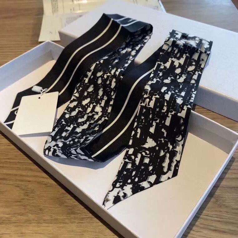 Designer Letters Print Floral Silk Scarf Headband for Women Fashion Twill Scarve Long Handle Bag Scarves Shoulder Tote Luggage Ribbon Head Wraps with box
Designer Letters Print Floral Silk Scarf Headband for Women Fashion Twill Scarve Long Handle Bag Scarves Shoulder Tote Luggage Ribbon Head Wraps with box