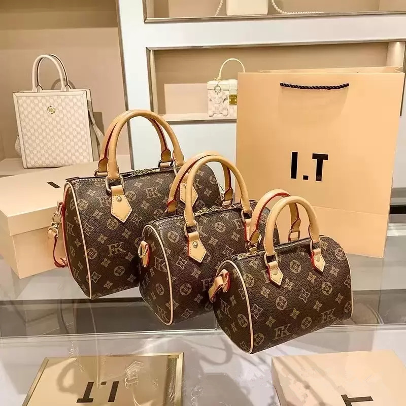 Hot solds Top quality Luxurys Designers bags Fashion women Shoulder Bags Lady Totes handbags With Key Lock Shoulder Strap Dust Bag 35cm, White grid
Hot solds Top quality Luxurys Designers bags Fashion women Shoulder Bags Lady Totes handbags With Key Lock Shoulder Strap Dust Bag 35cm, White grid