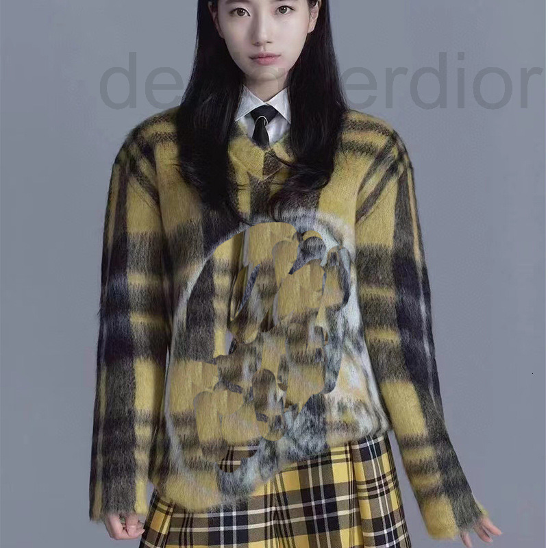 Women' Sweaters designer Mohair Plaid V-neck knitted Pullover Sweater men' and women' sweater 2022 new loose lazy style LV7S, 2# packing bag
Women' Sweaters designer Mohair Plaid V-neck knitted Pullover Sweater men' and women' sweater 2022 new loose lazy style LV7S, 2# packing bag
