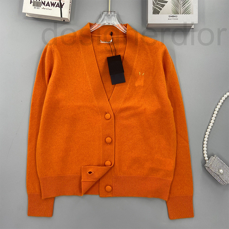 Women' Sweaters designer Early autumn V-Neck long sleeve cashmere knitted cardigan embroidered thin coat women' 2022 new product simple and versatile U3XQ, 2# packing bag
Women' Sweaters designer Early autumn V-Neck long sleeve cashmere knitted cardigan embroidered thin coat women' 2022 new product simple and versatile U3XQ, 2# packing bag